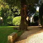 Logis Des Tourelles Bed and Breakfast Κονιάκ