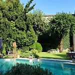 Logis Des Tourelles Bed and Breakfast 4*