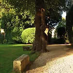 Alojamento de Acomodação e Pequeno-almoço Logis Des Tourelles 4*