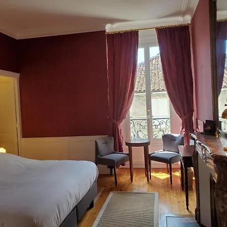 Logis Des Tourelles B&B 코냐크