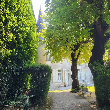 Nocleg ze śniadaniem Logis Des Tourelles 4*