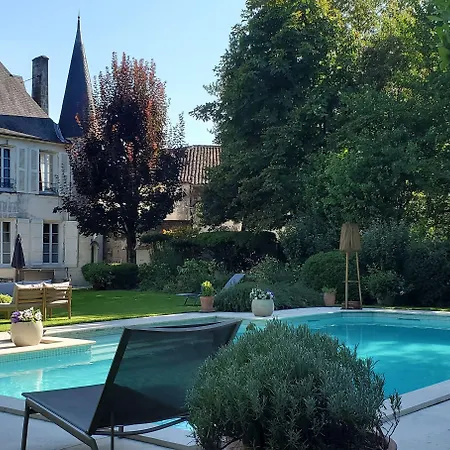 Logis Des Tourelles فندق مبيت وإفطار