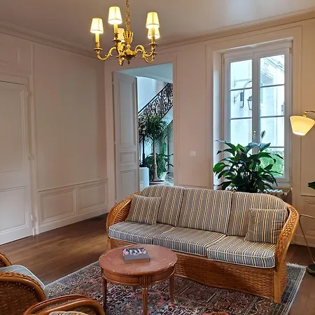 Nocleg ze śniadaniem Logis Des Tourelles Cognac