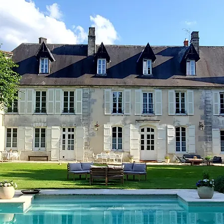 Logis Des Tourelles فندق مبيت وإفطار 4*