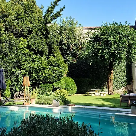 Logis Des Tourelles B&B 4*