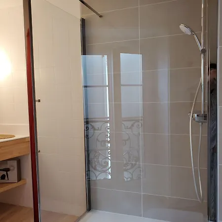 Logis Des Tourelles Bed & Breakfast 4*