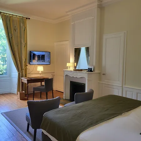 Nocleg ze śniadaniem Logis Des Tourelles 4*