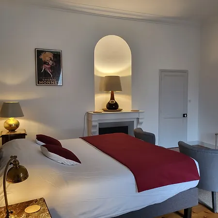 Nocleg ze śniadaniem Logis Des Tourelles Cognac