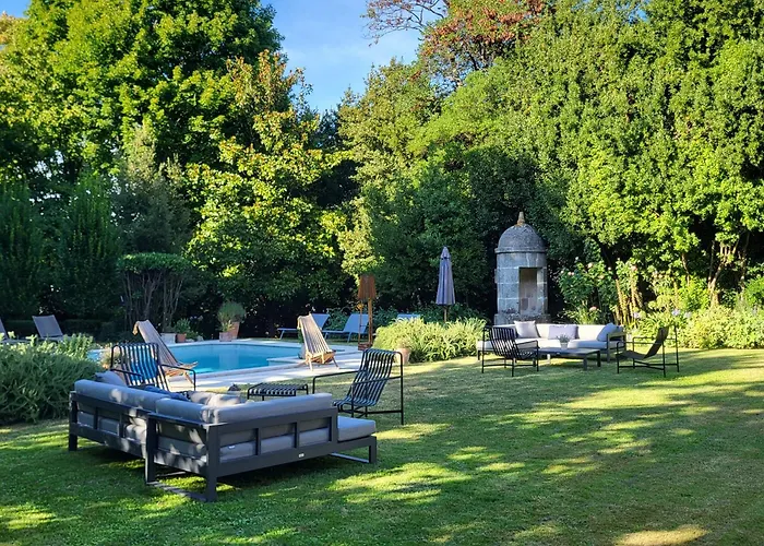 Logis Des Tourelles Bed and breakfast