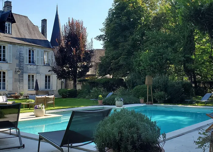 Logis Des Tourelles Bed and breakfast