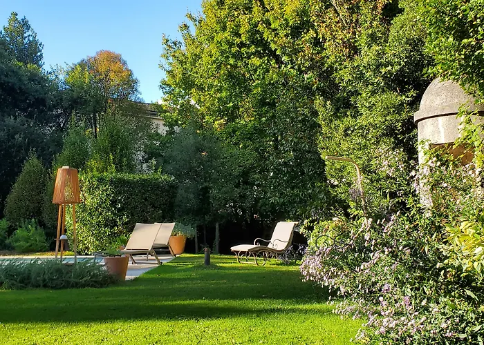 Logis Des Tourelles Bed and breakfast 4*