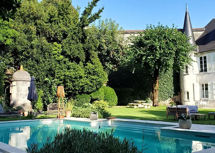 Logis Des Tourelles Bed and breakfast 4*