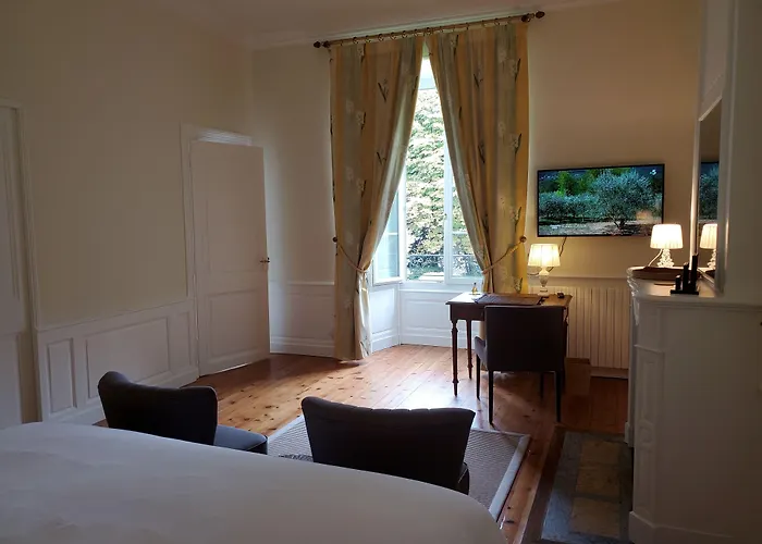 Logis Des Tourelles Bed and breakfast