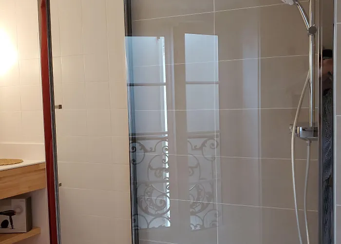 Logis Des Tourelles Bed and breakfast 4*